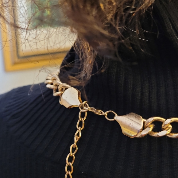 Gold tone Cuban link necklace - Picture 5 of 6